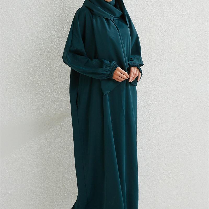 Abaya Nude Élégante avec Hijab Intégré – Minimalisme Chic & Modest Fashion