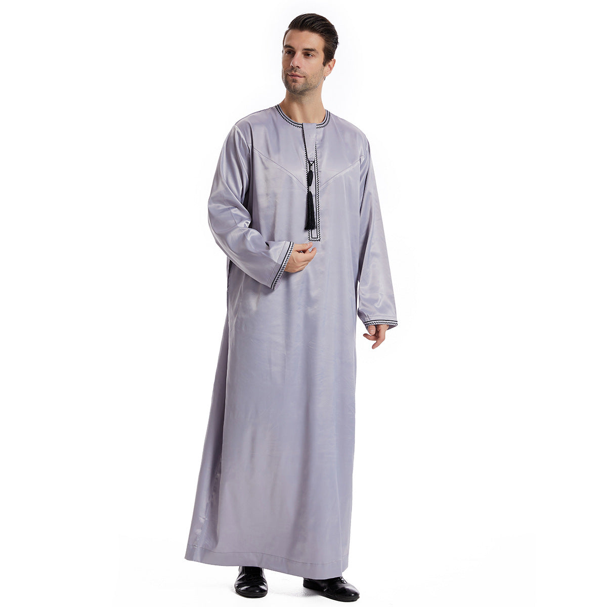 Qamis Satiné Luxe Homme avec Broderie & Pampille | Élégance Orientale