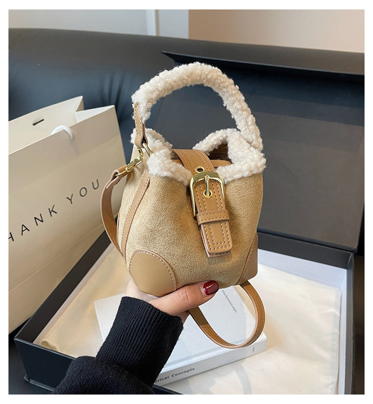 Mini Sac à Main Hiver Femme – Style Bucket avec Doublure Chaude & Anse Mouton – Chic & Tendance
