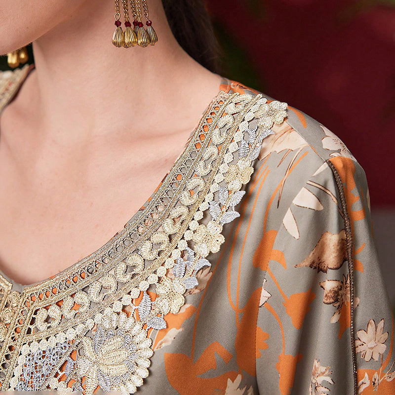 Robe Caftan Chic à Broderies Orientales - Écru & Marron