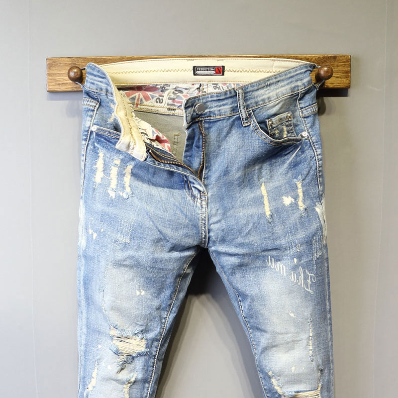 Jean slim homme délavé bleu clair, effet destroy et coupe ajustée