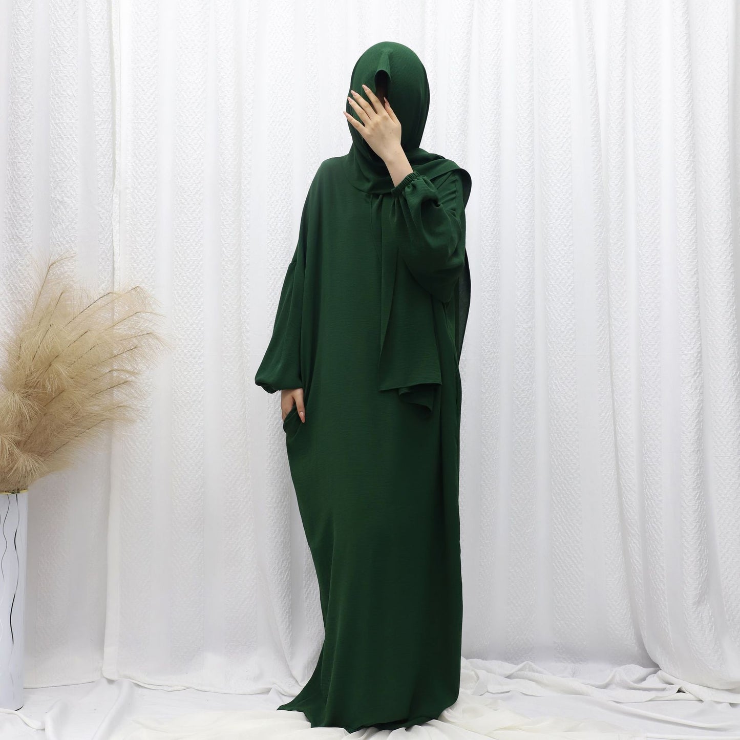 Abaya Femme Luxe – Fluide, Élégante avec Hijab Assorti (7 Couleurs)