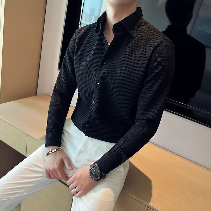 Chemise blanche texturée homme, coupe slim chic, look soigné instantané