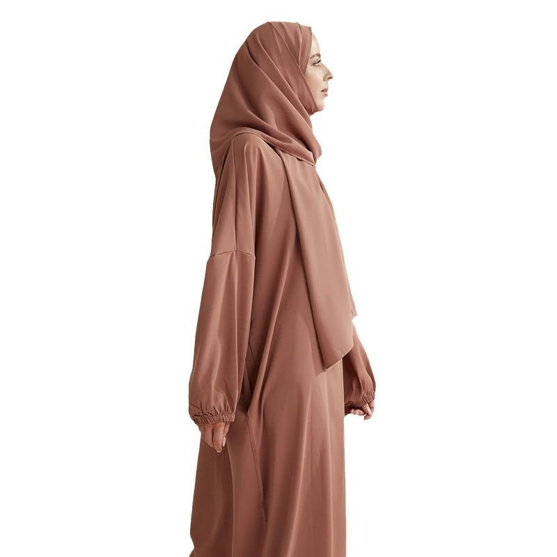 Abaya Nude Élégante avec Hijab Intégré – Minimalisme Chic & Modest Fashion