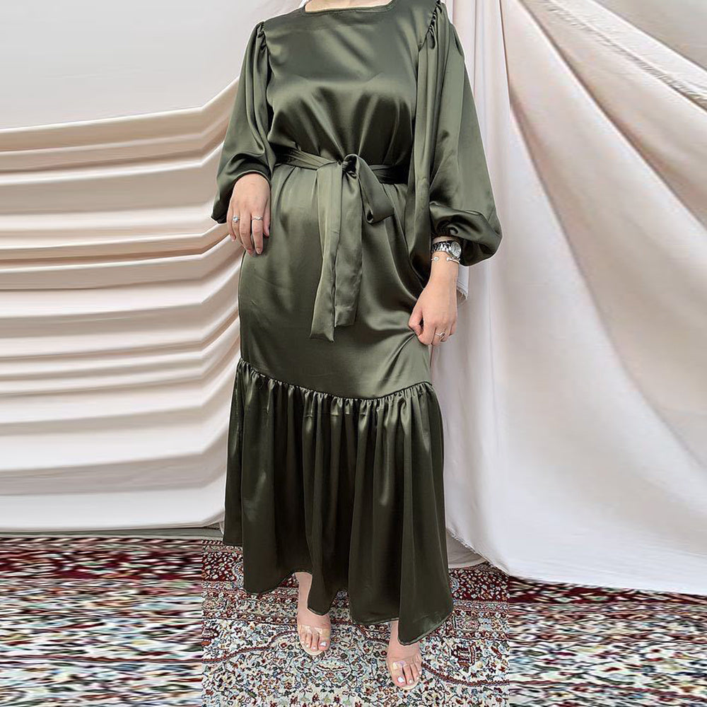 Robe satinée ceinturée manches bouffantes – élégance luxe & tendance 2025