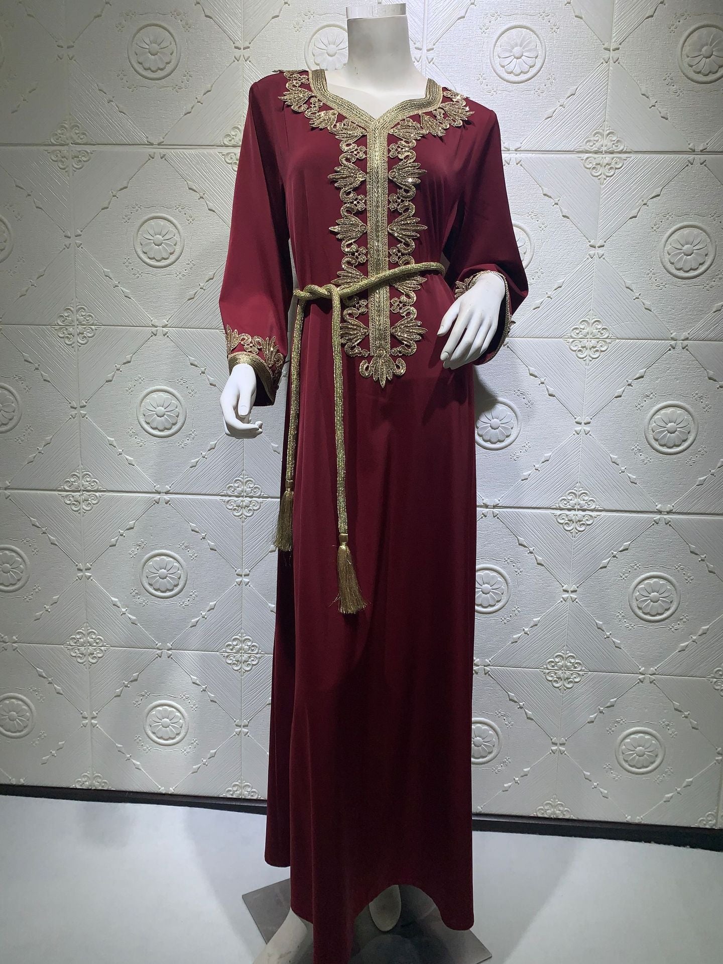Robe Musulmane Élégante – Style Moyen-Orient à Manches Courtes