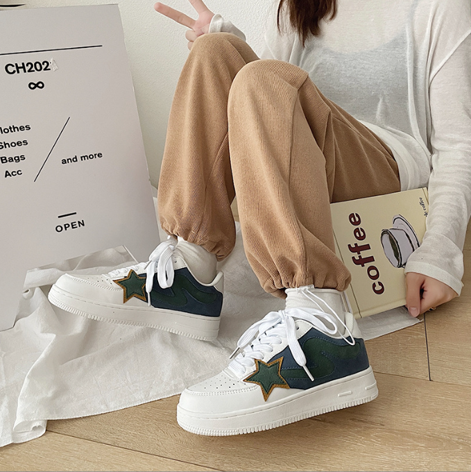 New Air Force Couples Small Baskets Femme Streetwear Étoile Vert Olive – Sneakers Tendance Look Urbain 2025
