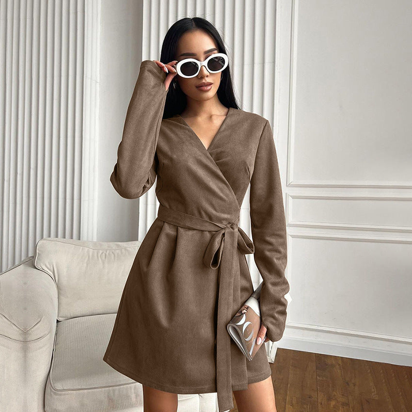 ROBE COURTE CACHE-CŒUR CEINTURÉE – STYLE CITY CHIC
