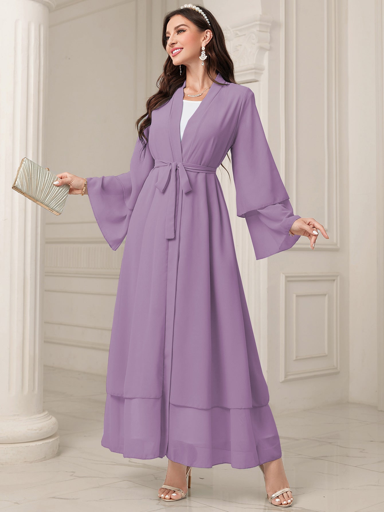 Abaya Moderne Fluide avec Ceinture – Élégance Minimaliste