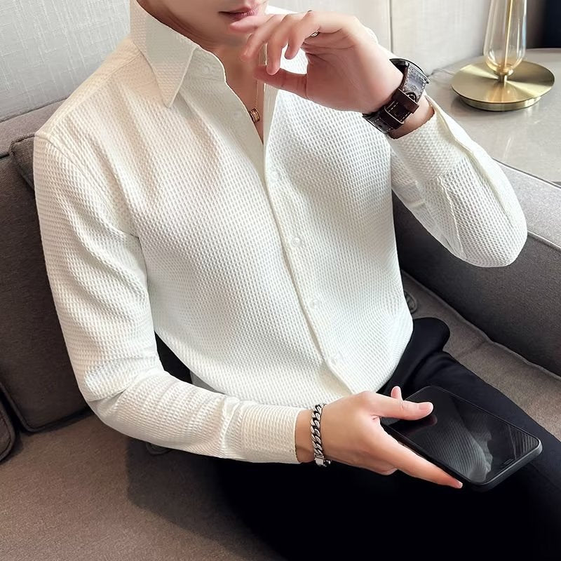 Chemise blanche texturée homme, coupe slim chic, look soigné instantané