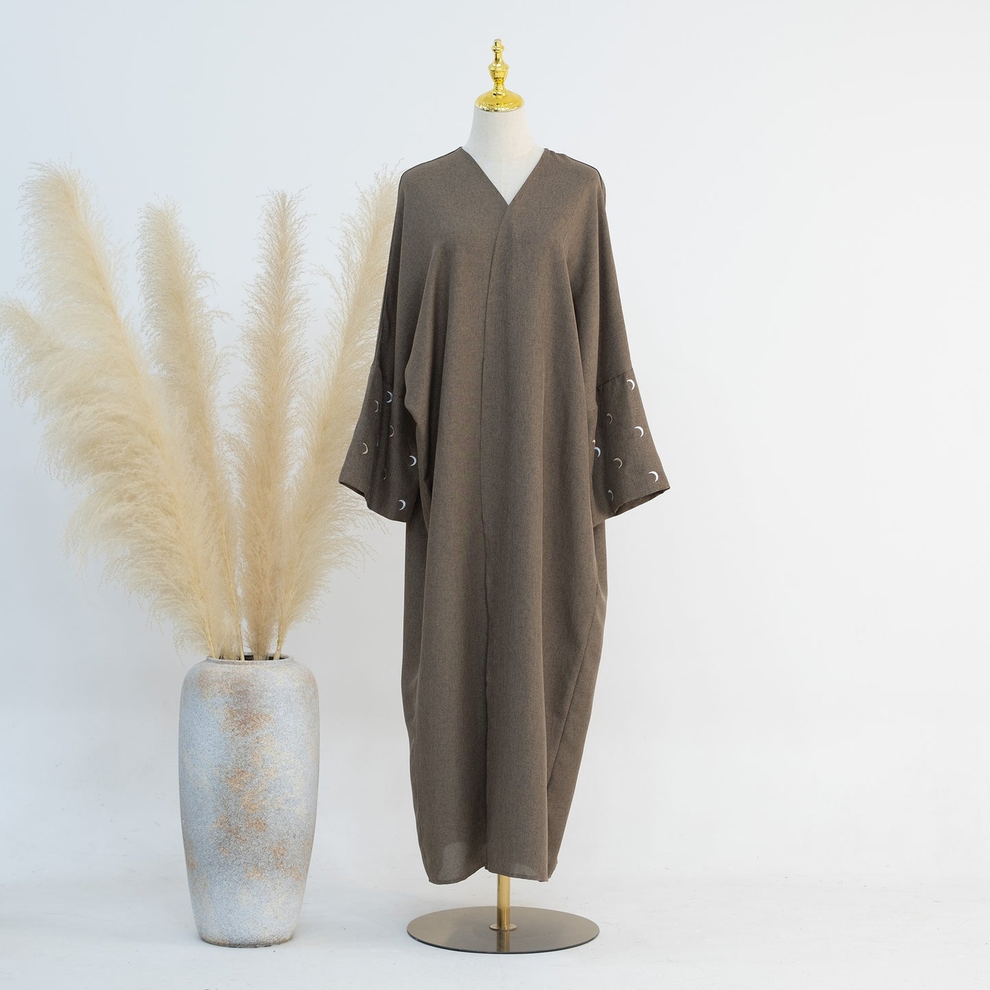 Abaya “Luna Minimal” – Élégance épurée & Détail céleste Elegant Cardigan Robe