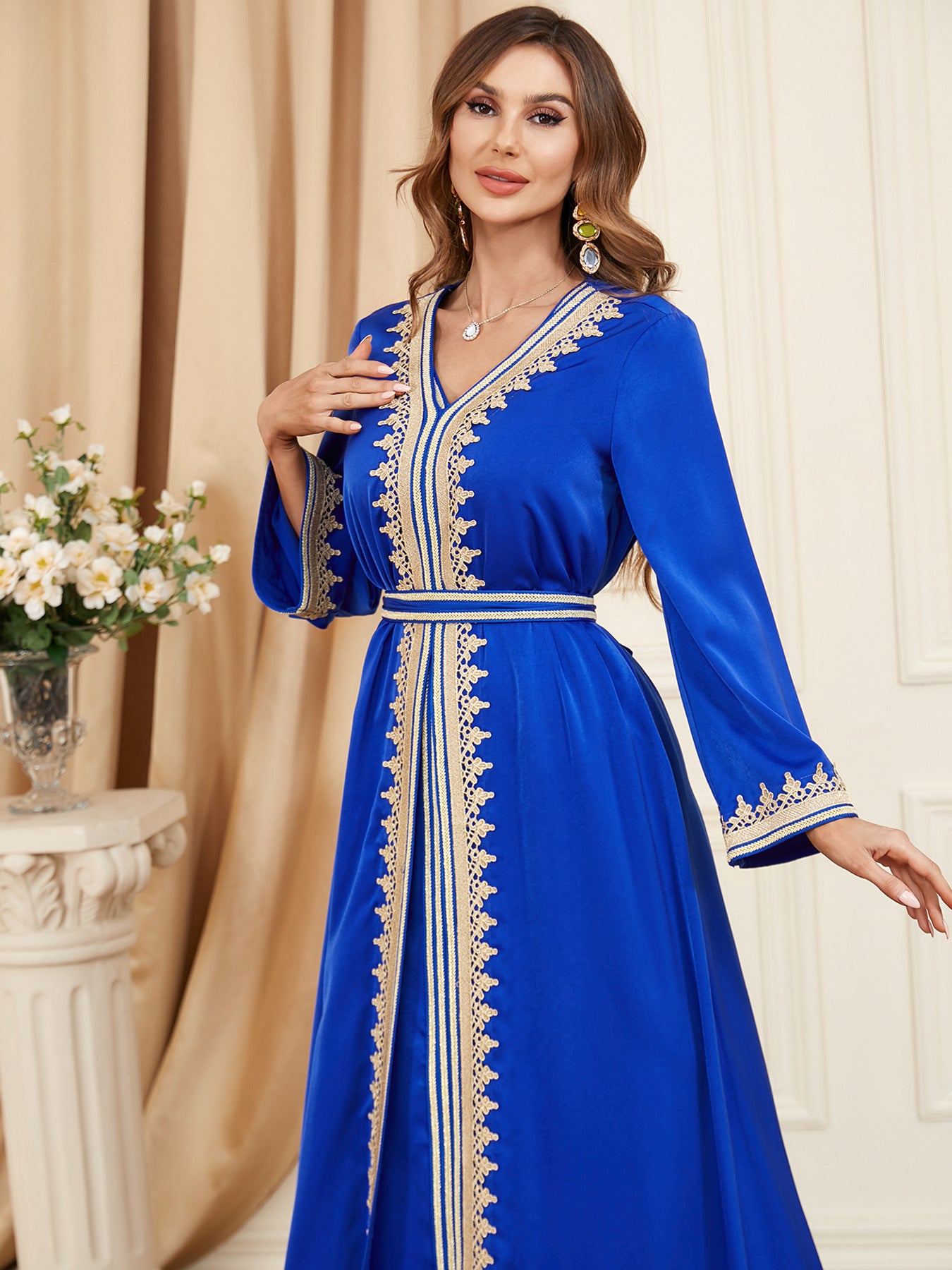 Robe Caftan Orientale Élégante – Broderies Dorées