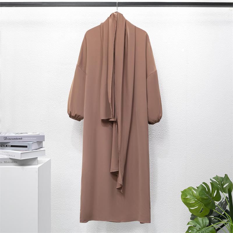 Abaya Nude Élégante avec Hijab Intégré – Minimalisme Chic & Modest Fashion