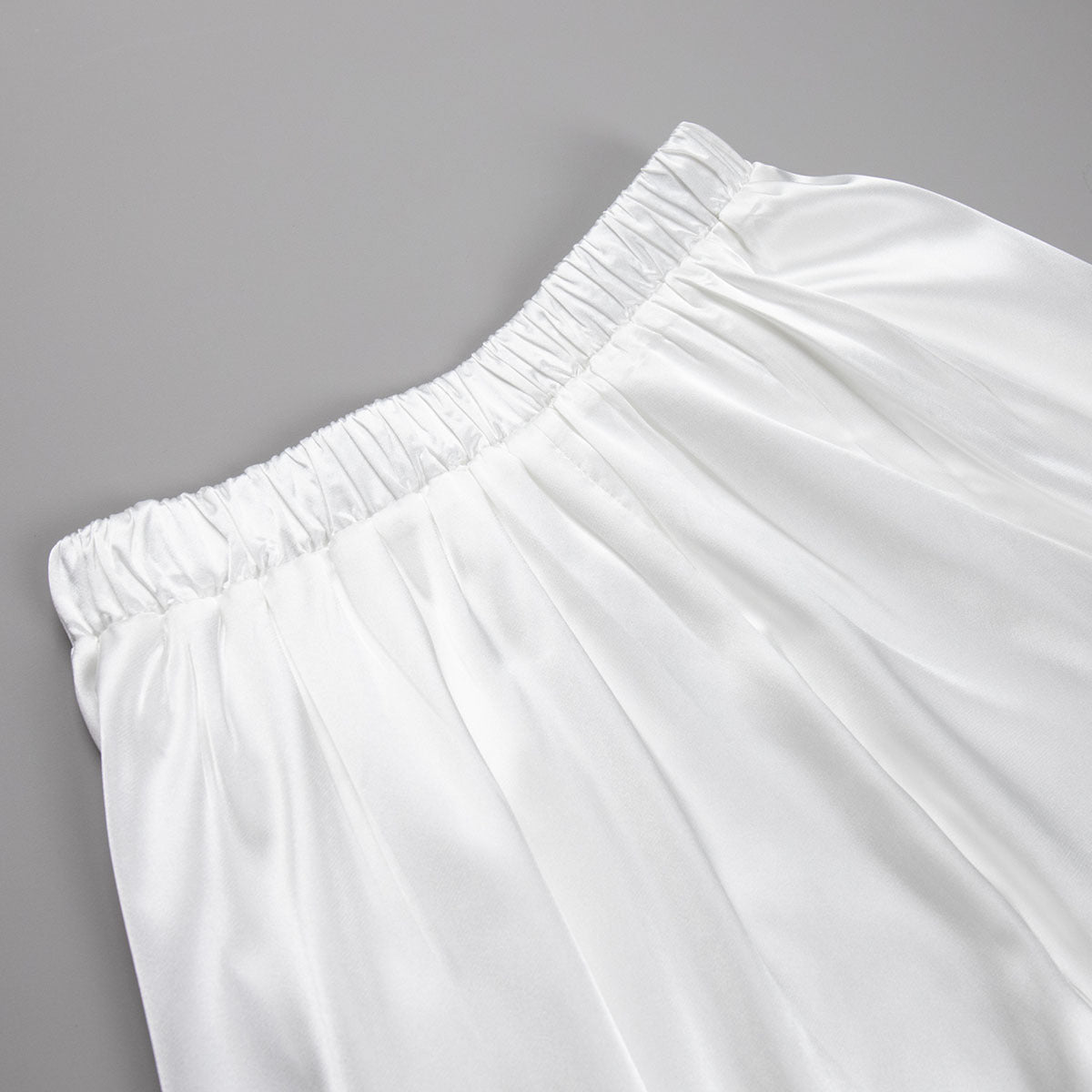 Jupe Satinée Élégance – Coupe Évasée & Taille Haute