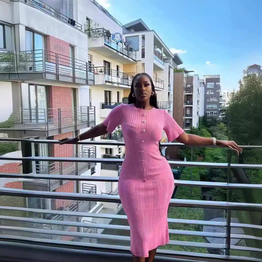 Robe Moulante Rose Élégante – Manches Courtes & Boutons