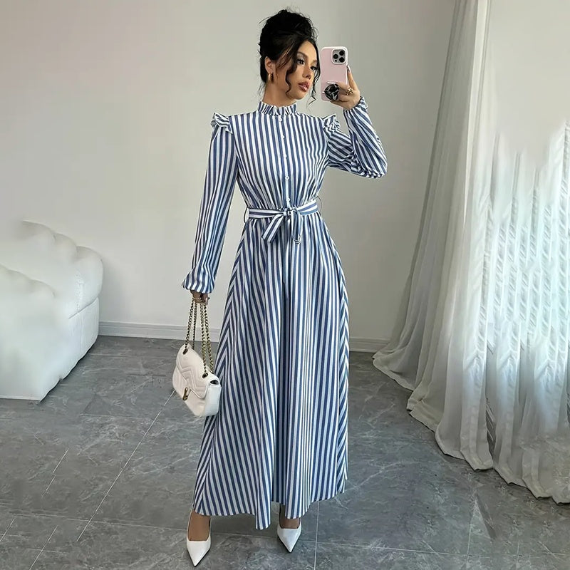 Robe maxi chic imprimée fleurs noires – Manches longues, col montant, look élégant & fluide