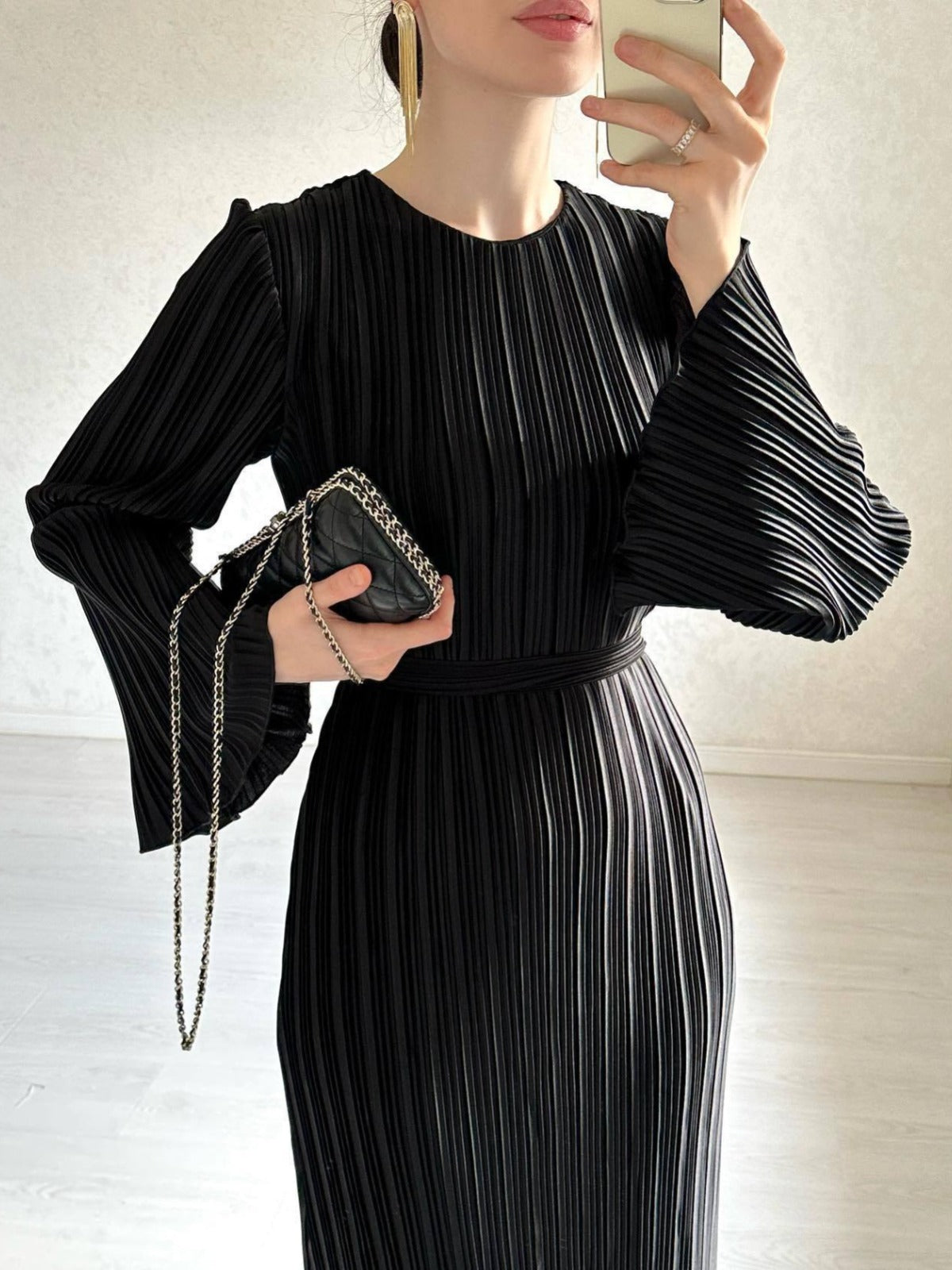 Robe Plissée Élégance Classique – Style Socialite