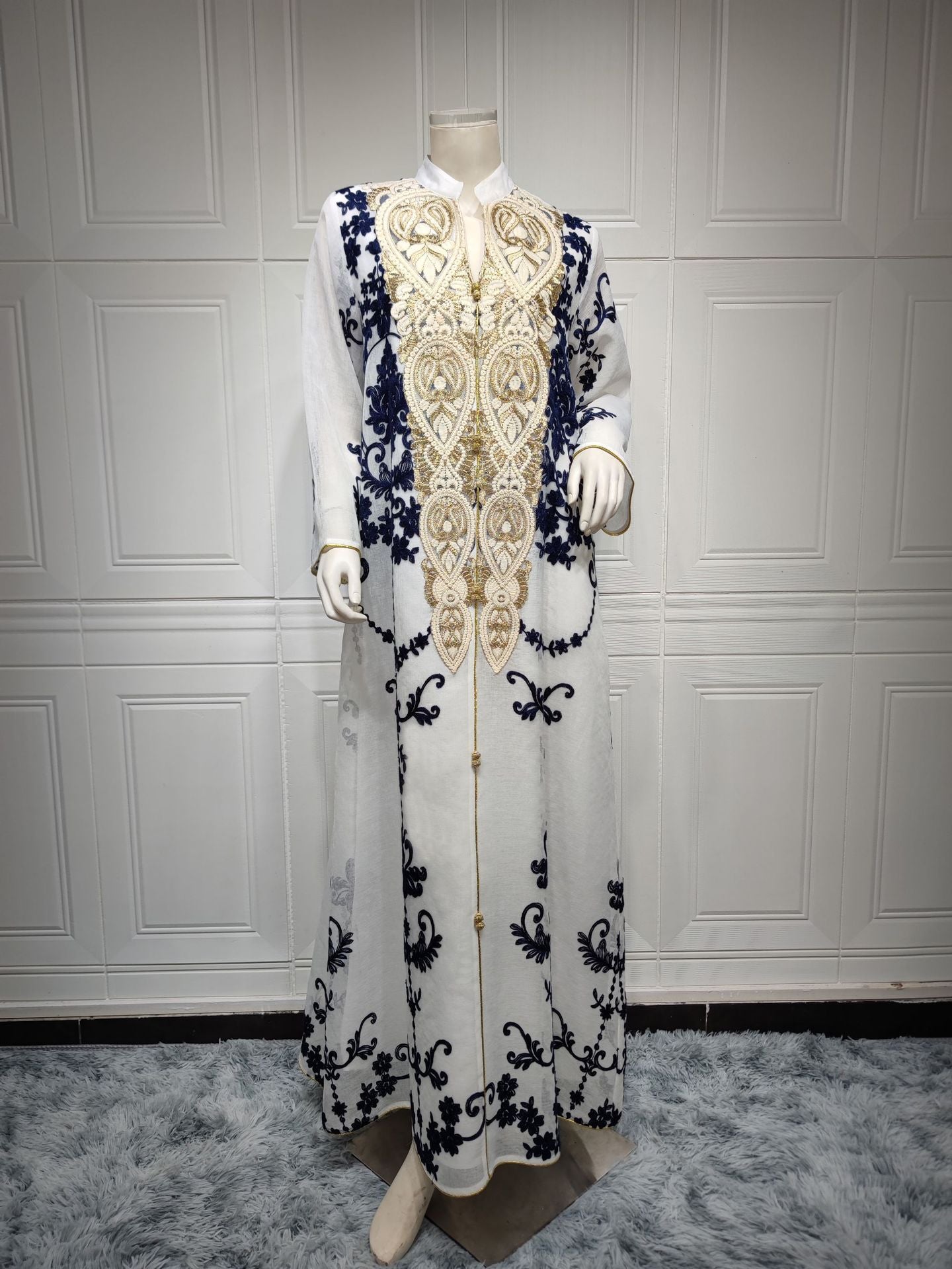 Robe Caftan Chic à Broderies Orientales - Écru & Marron