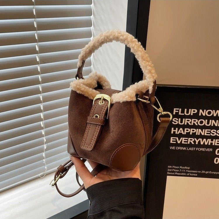 Mini Sac à Main Hiver Femme – Style Bucket avec Doublure Chaude & Anse Mouton – Chic & Tendance