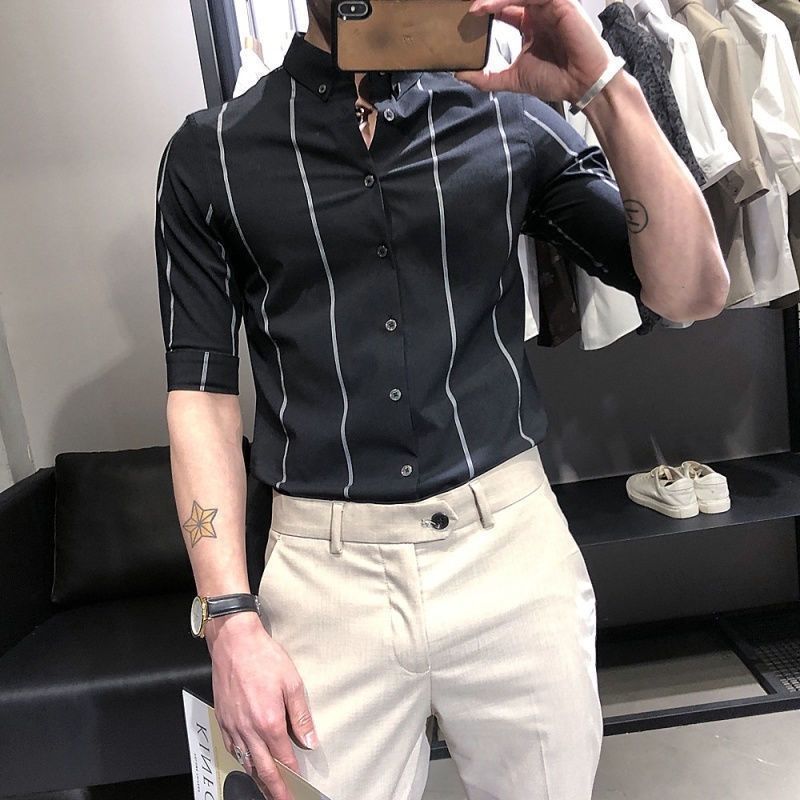 Chemise à Rayures Blanches et Grises pour Homme – Élégance et Modernité