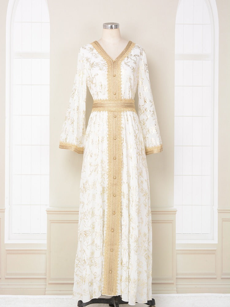 Robe orientale brodée dorée – Élégance royale en blanc, vert & bleu ciel