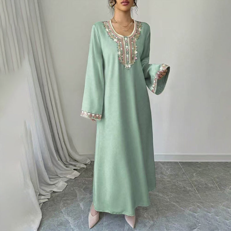 Robe longue orientale brodée – élégance raffinée femme 2025, style caftan moderne