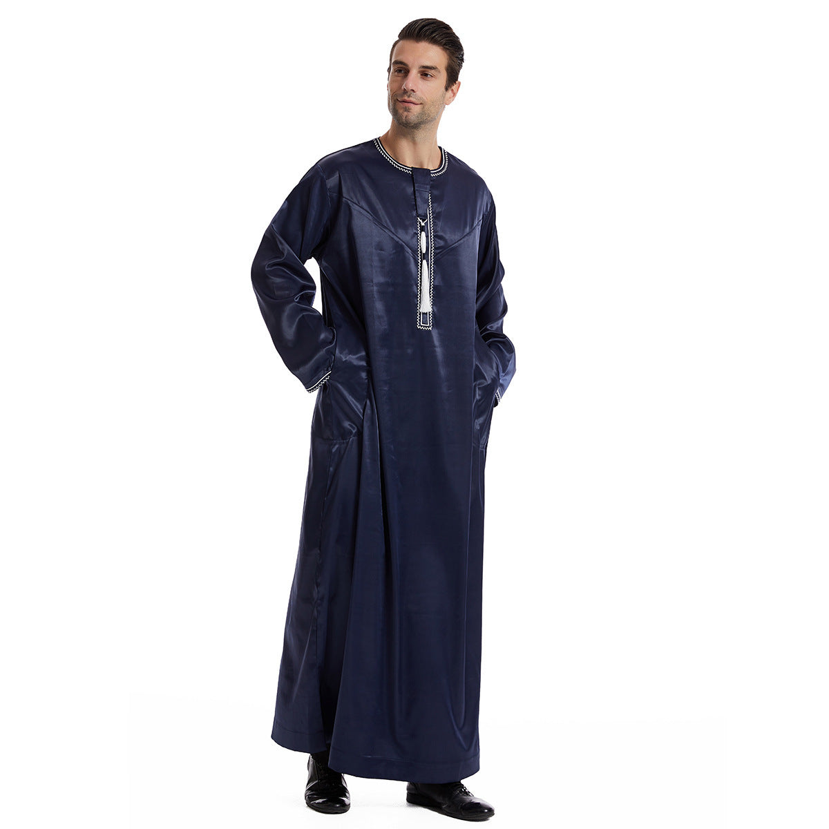 Qamis Satiné Luxe Homme avec Broderie & Pampille | Élégance Orientale