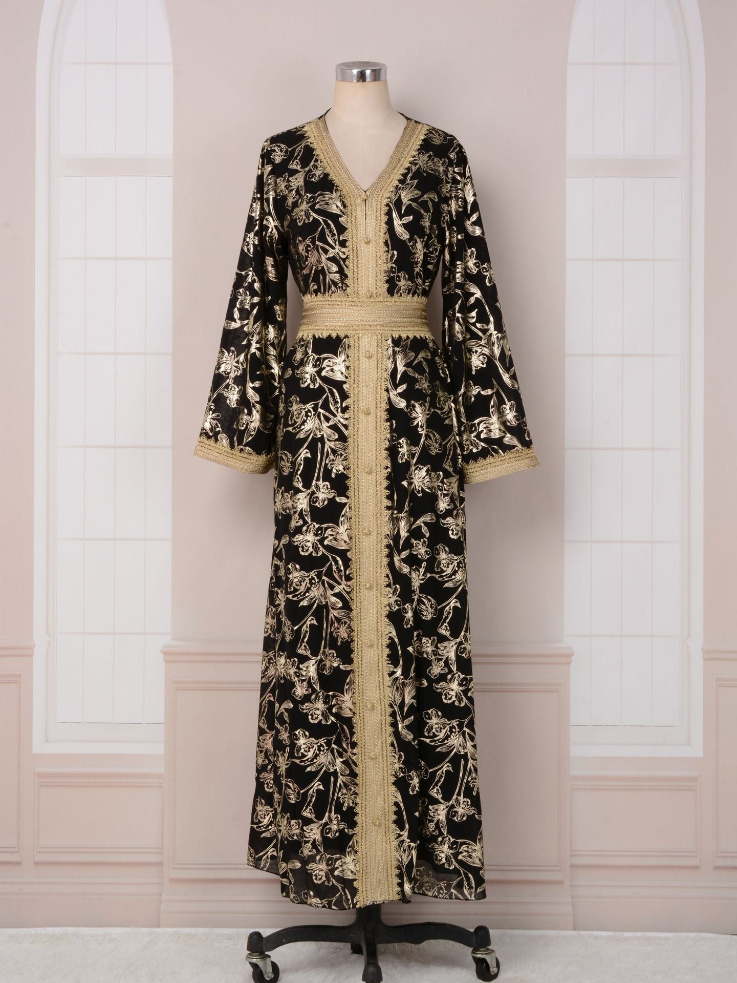 Robe orientale brodée dorée – Élégance royale en blanc, vert & bleu ciel