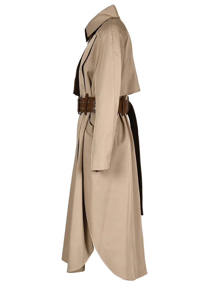Trench-Coat Femme Designer – Beige Épuré & Détails Cuir Marron – Coupe Longue Ceinturée Élégante
