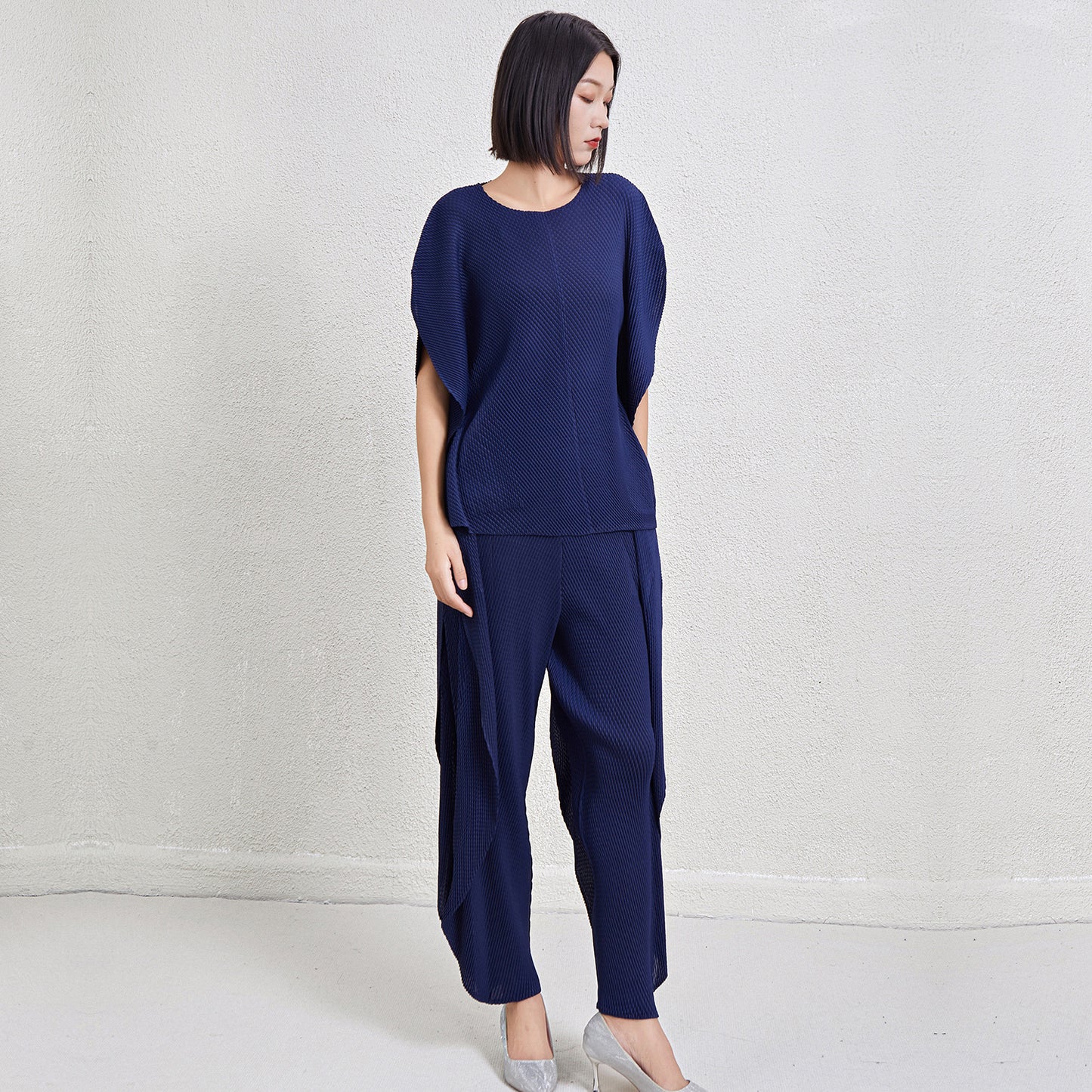 Ensemble Minimaliste Femme – Noir Élégant Plissé | Style Japonais Haute Qualité