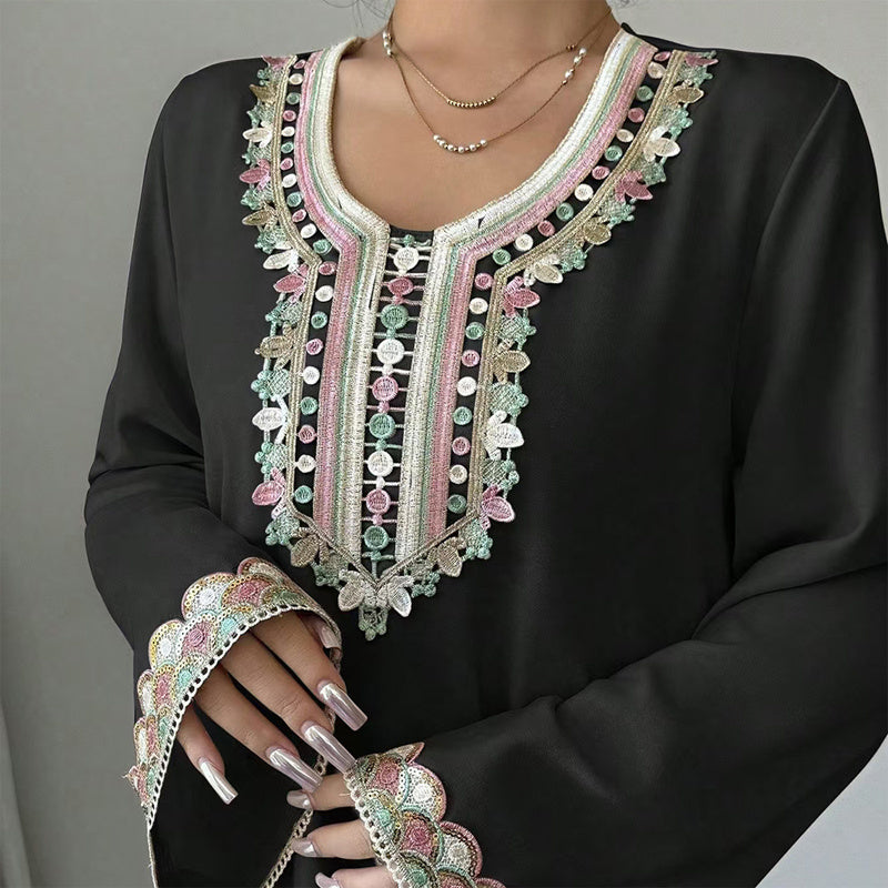 Robe longue orientale brodée – élégance raffinée femme 2025, style caftan moderne