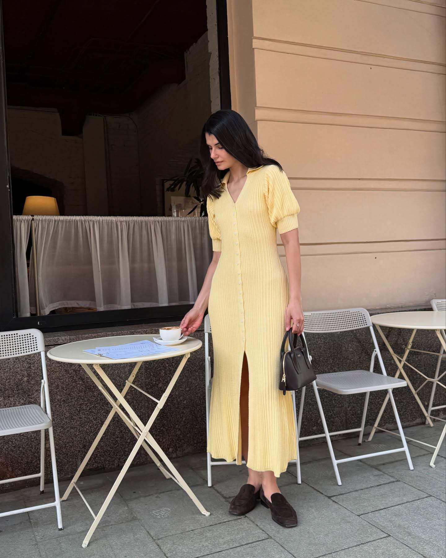 Robe Tricotée à Boutons – Élégance Décontractée