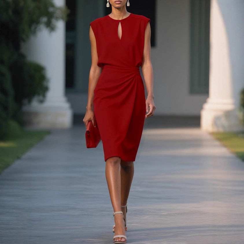 Robe Élégante Blanche – Design Drapé et Fente Discrète