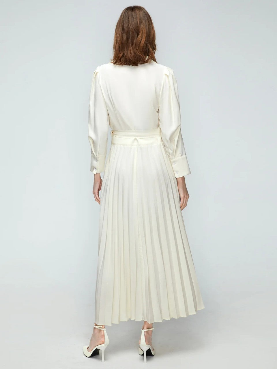 ROBE ÉLÉGANTE PLISSÉE STYLE CHEMISE – CHIC MINIMALISTE