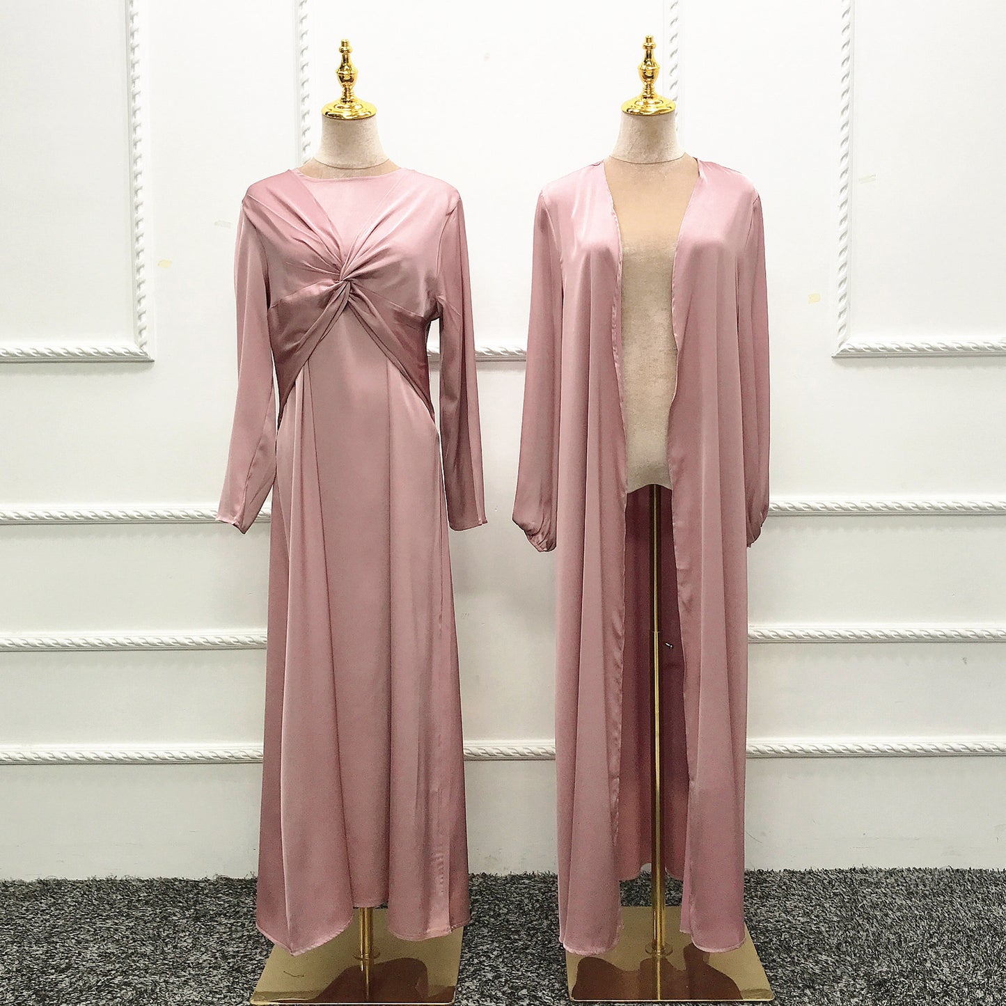 ROBE LONGUE SATINÉE HIJAB STYLE – DÉTAIL TORSADÉ ÉLÉGANT