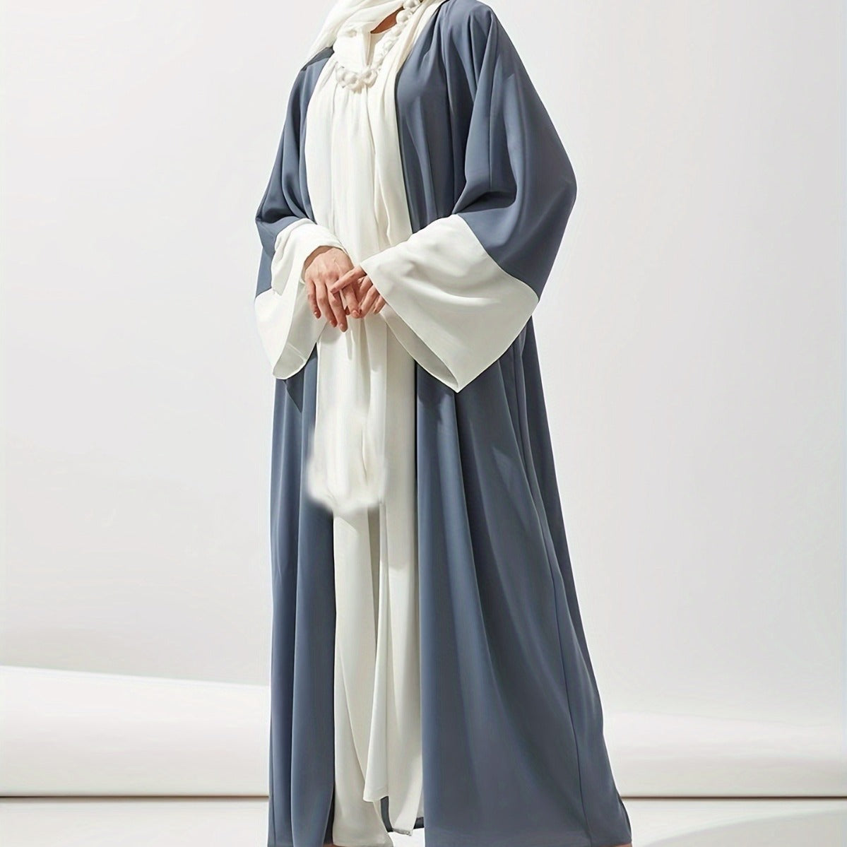 ABAYA ROUGE & BLANC – RAFFINEMENT ET MODERNITÉ
