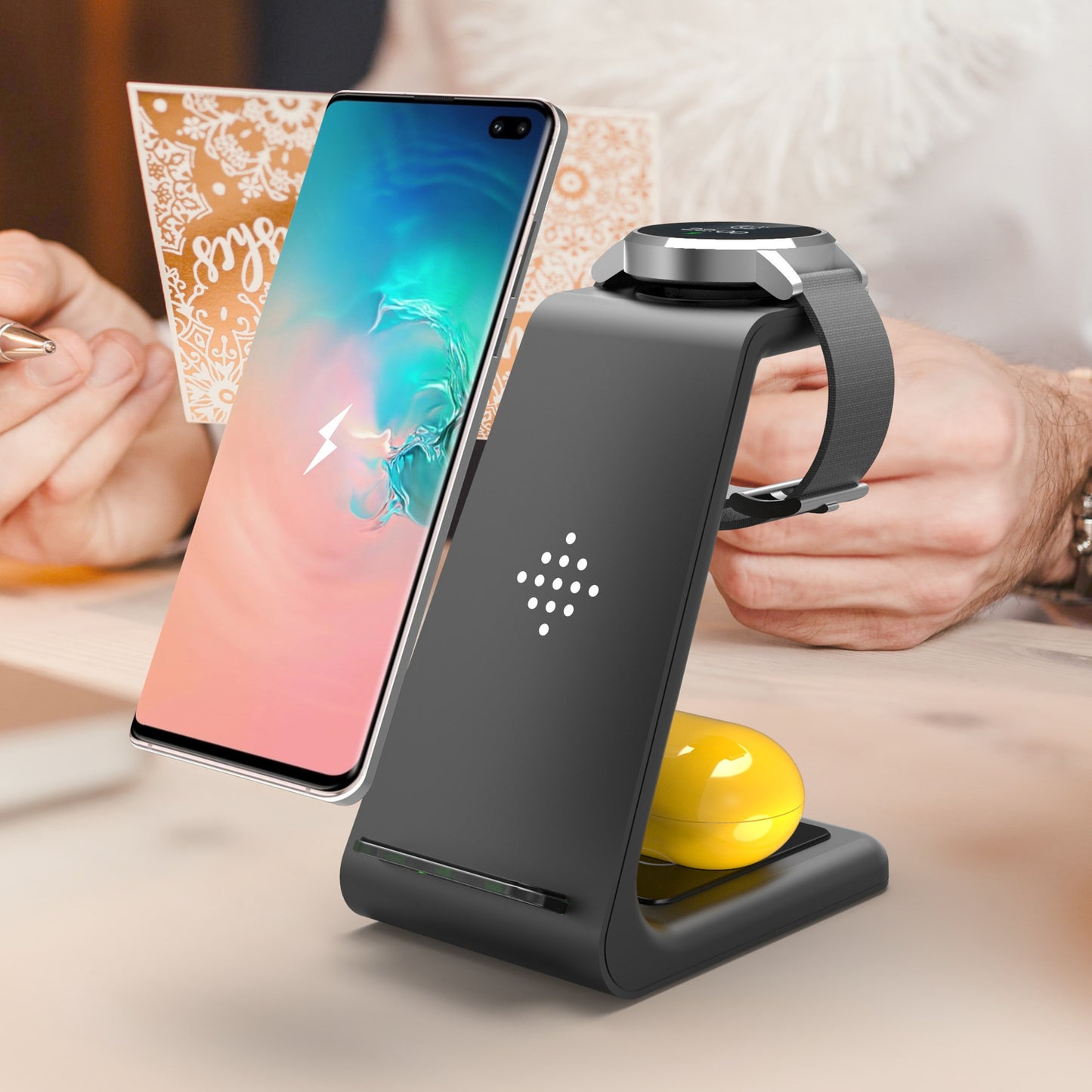 Chargeur Sans Fil 3 en 1 – Station de Chargement Rapide pour Smartphone, Montre et Écouteurs