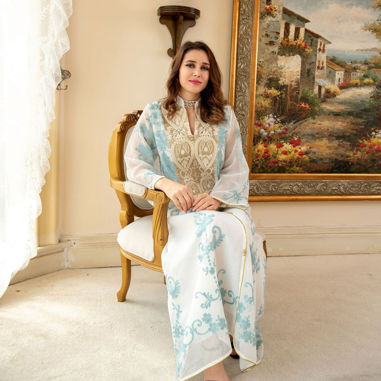 Robe Caftan Chic à Broderies Orientales - Écru & Marron