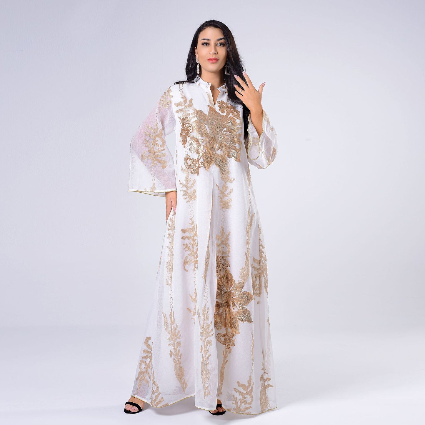 Robe Longue Orientale Luxe – Broderies & Sequins Dorés – Élégance Dubaï pour Occasions Spéciales