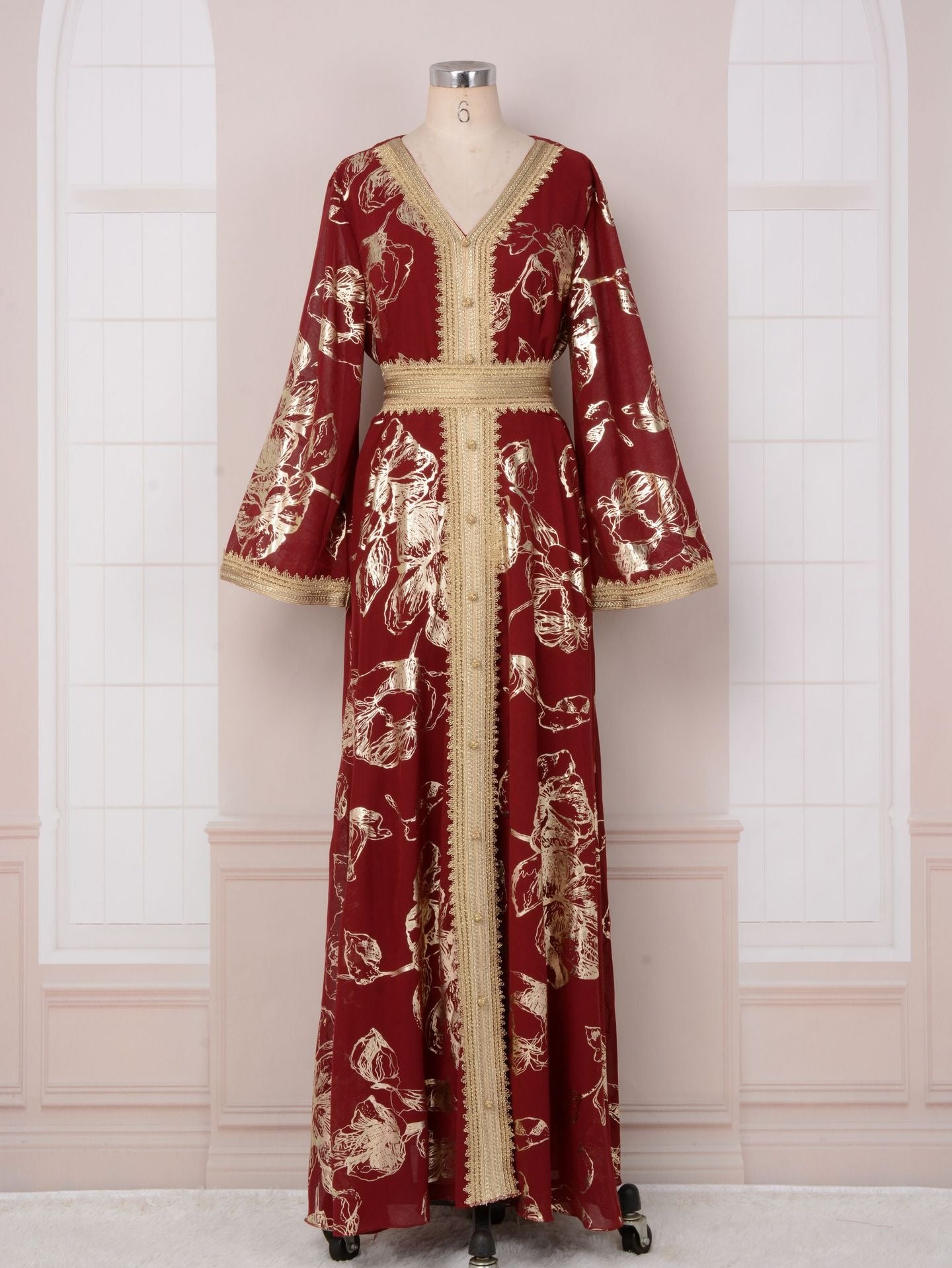 Robe orientale brodée dorée – Élégance royale en blanc, vert & bleu ciel