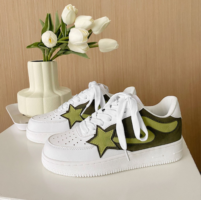 New Air Force Couples Small Baskets Femme Streetwear Étoile Vert Olive – Sneakers Tendance Look Urbain 2025