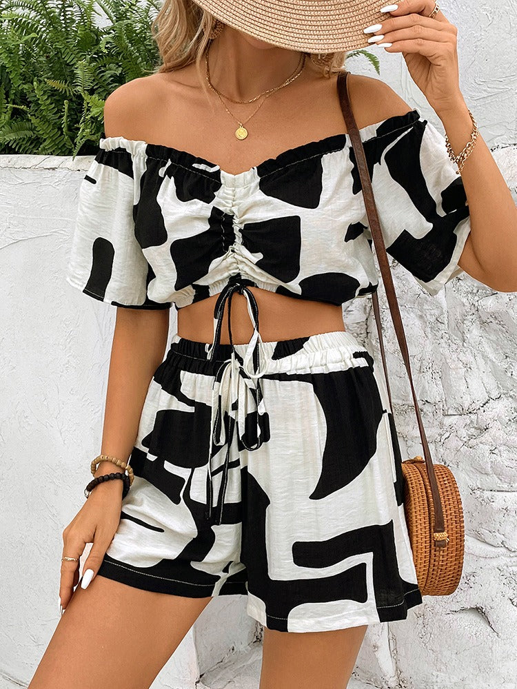 Ensemble Femme Été – Crop Top Froncé + Short Taille Haute | Imprimé Noir & Blanc Tendance
