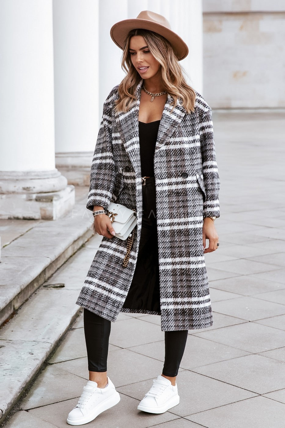 Manteau Long Femme Élégance Parisienne – Coupe Droite Oversize L’incontournable chic de la saison automne/hiver, en édition premium