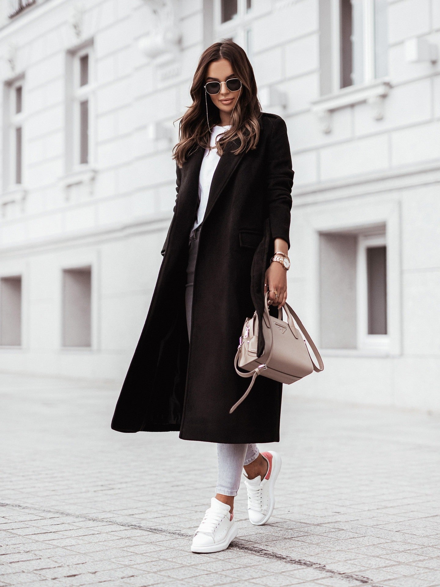 Elegant Long Beige Coat for Women – Urban Chic Fall/Winter Look
