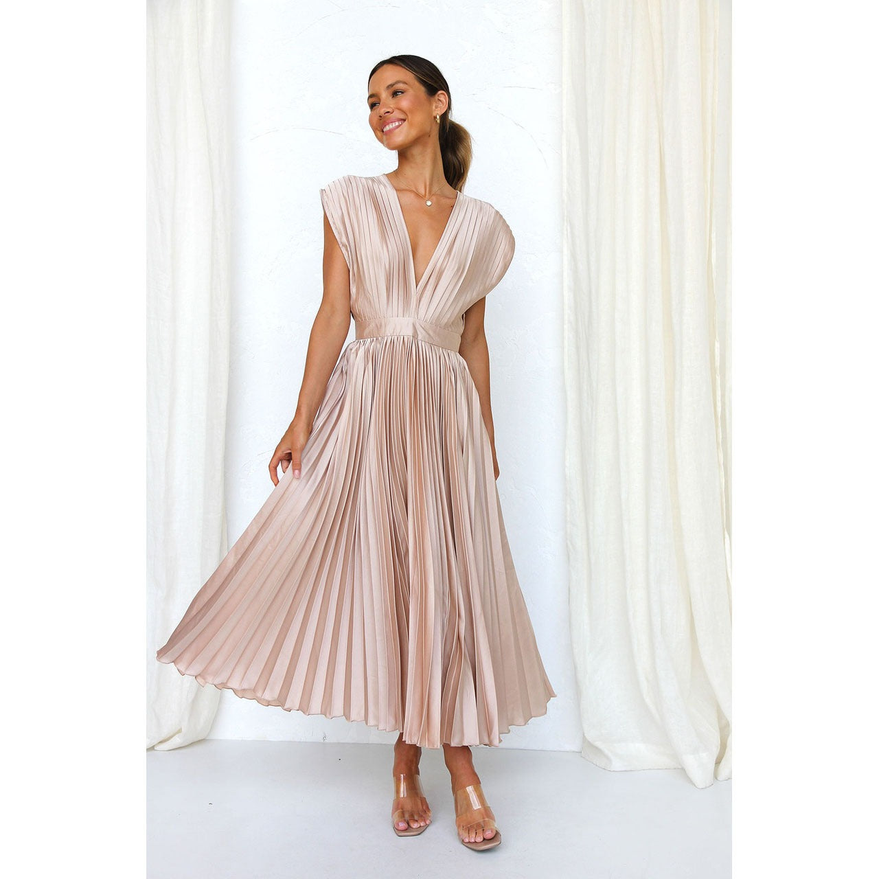 Robe Plissée Élégante avec Décolleté en V – Parfaite pour les Occasions Spéciales
