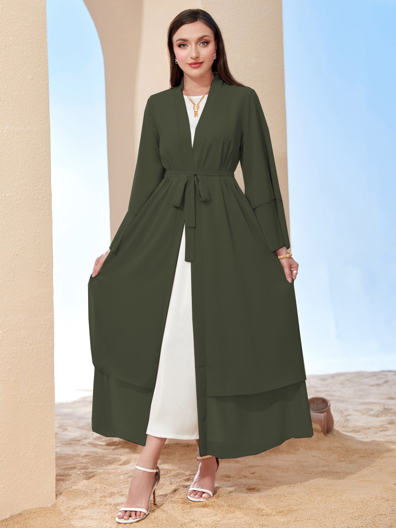 Abaya Moderne Fluide avec Ceinture – Élégance Minimaliste