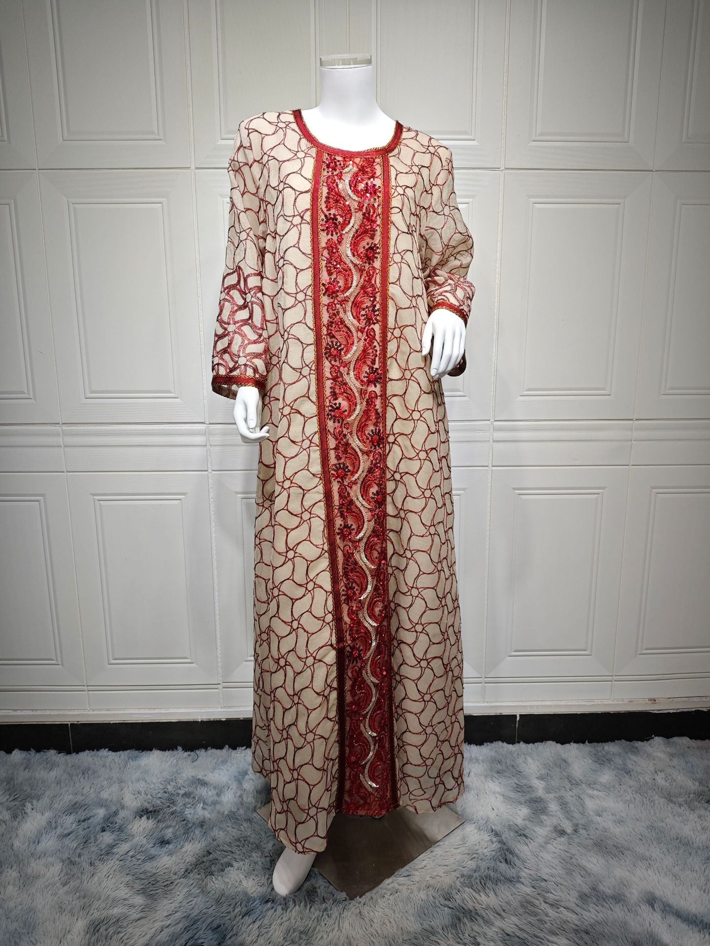 Robe Traditionnelle Brodée – Motif Filet avec Bande Contrastante