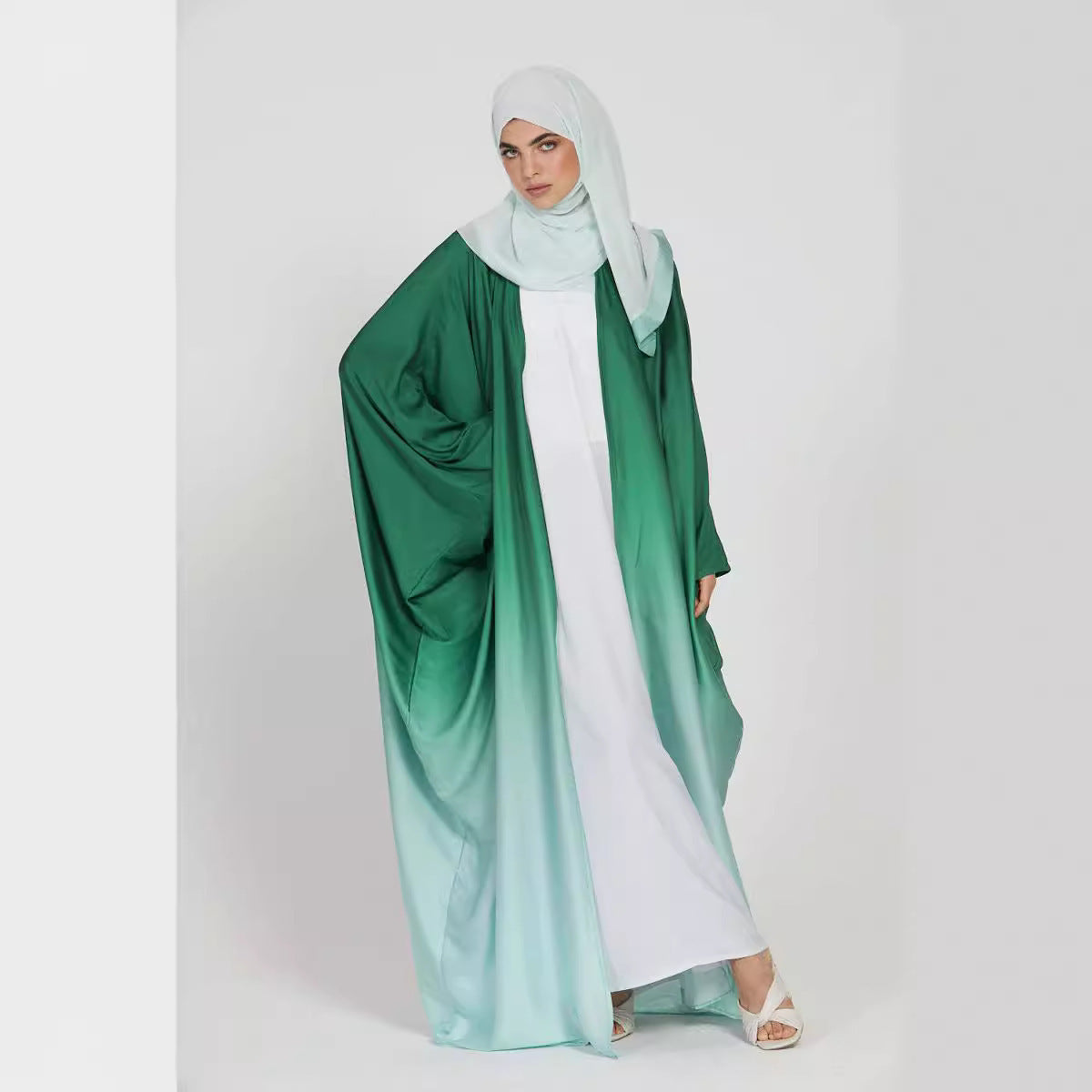 ABAYA ROUGE & BLANC – RAFFINEMENT ET MODERNITÉ