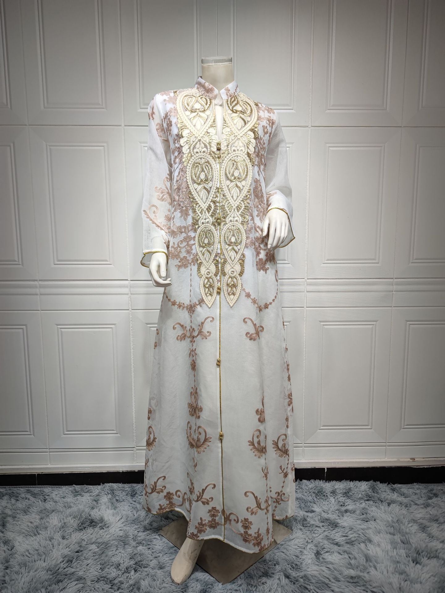 Robe Caftan Chic à Broderies Orientales - Écru & Marron