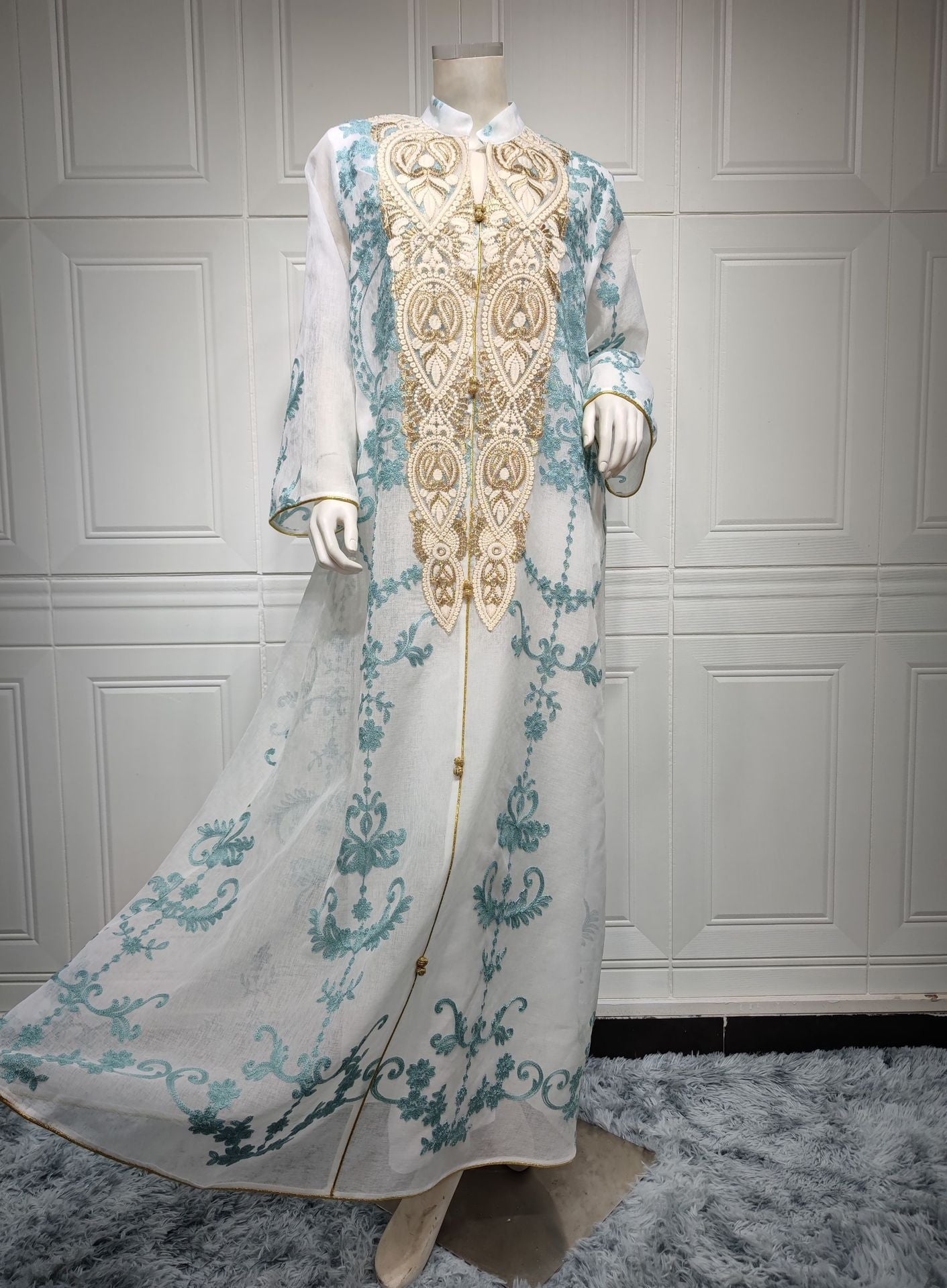 Robe Caftan Chic à Broderies Orientales - Écru & Marron